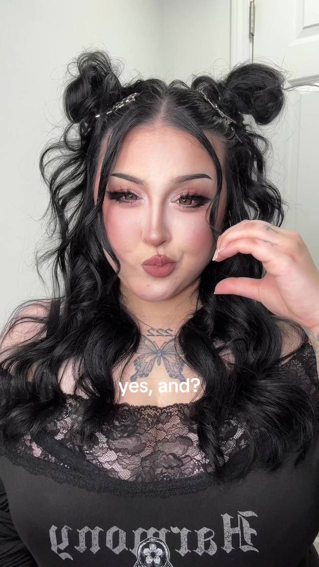 Glitch Reveal Makeup Transition by @onigiri.nana on TikTok