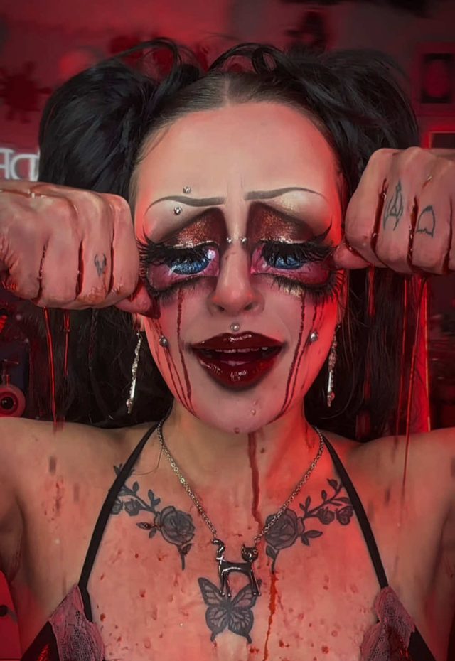 Glitch Reveal Makeup Transition by @tbagtree on TikTok