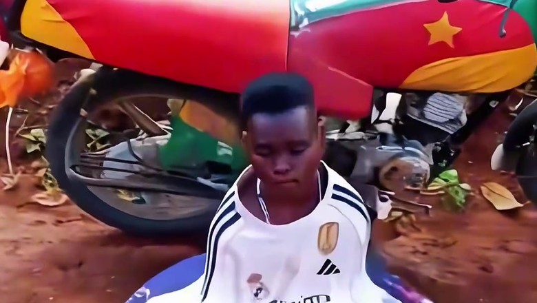 Stuck-frame freeze-frame glitch edit, @kkira883 1.5M views on TikTok