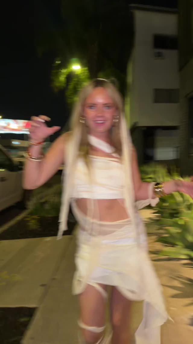 Halloween Costume-Reveal Transition by @jazzyskye on TikTok