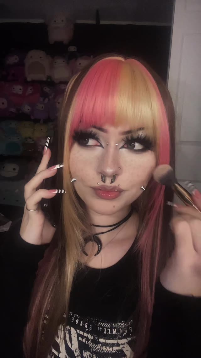Spooky Makeup-FX Reveal Transition by @purpelpwincess on TikTok