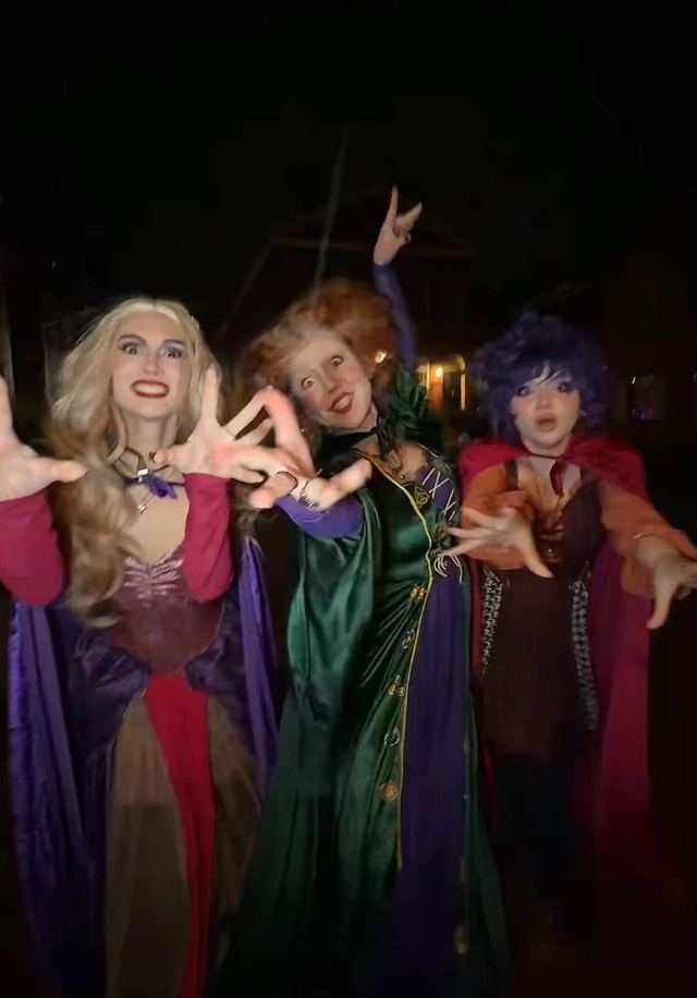 Ramalama Costume-Reveal Walk by @swaggy_cucumber on TikTok