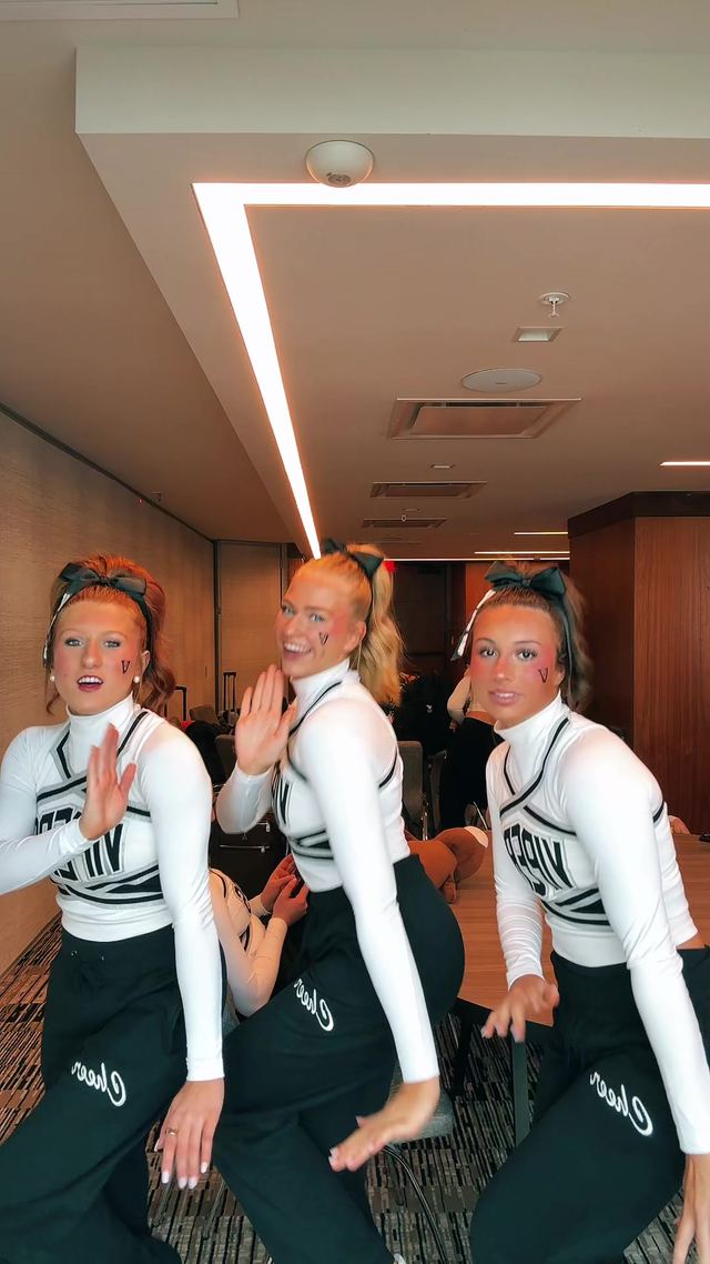 Pose-Match Transition by @meghan..lee on TikTok
